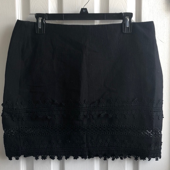 H&M black mini skirt with lace detail - Picture 1 of 4